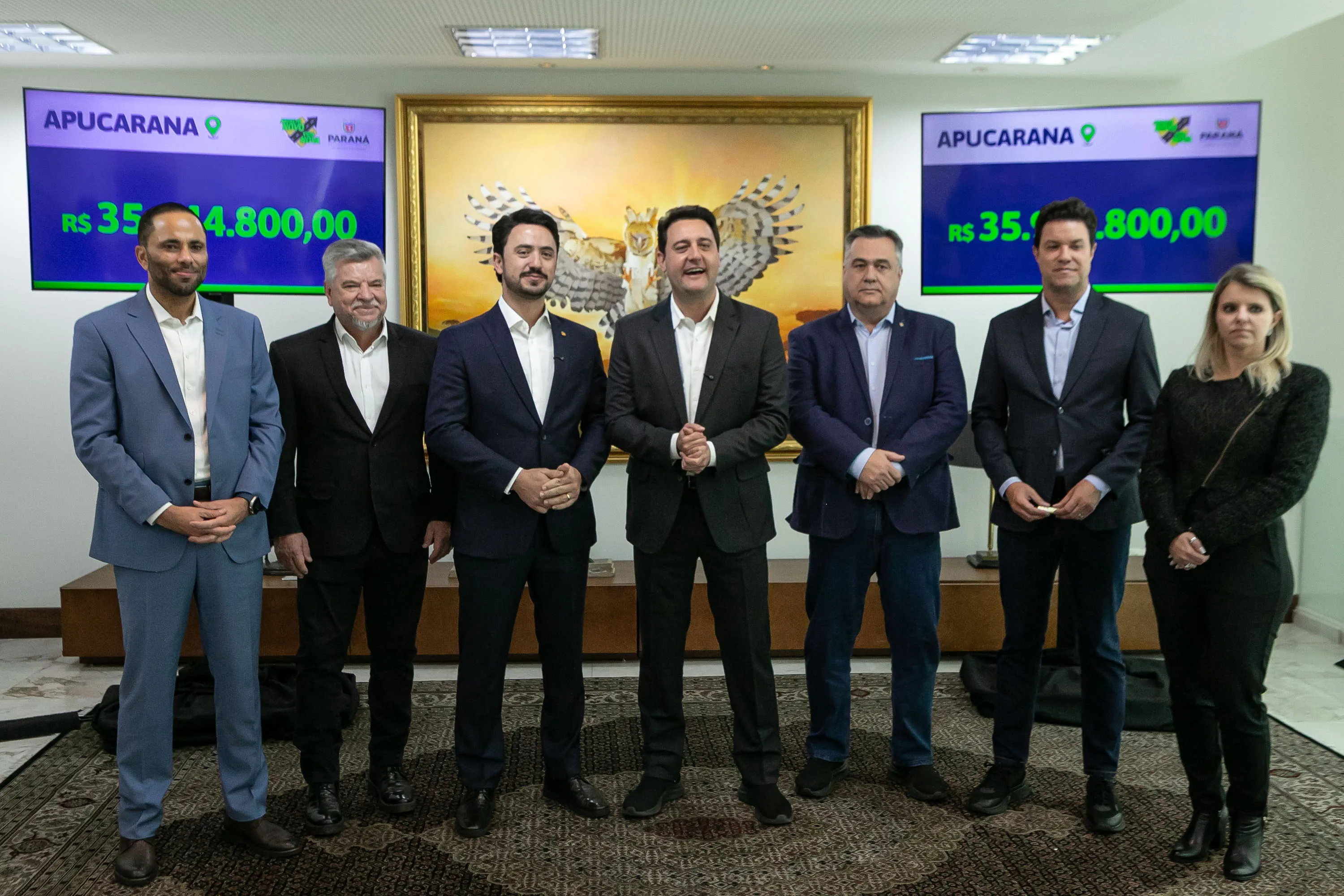 Curitiba, 05 de agosto de 2025 - O governador Carlos Massa Ratinho Junior realiza a assinatura do programa Asfalto Novo Vida Nova para o município de Apucarana.