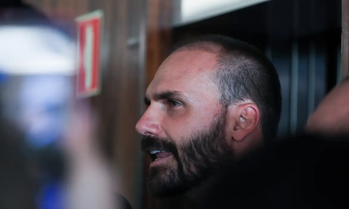 Eduardo é investigado por obstrução à Justiça