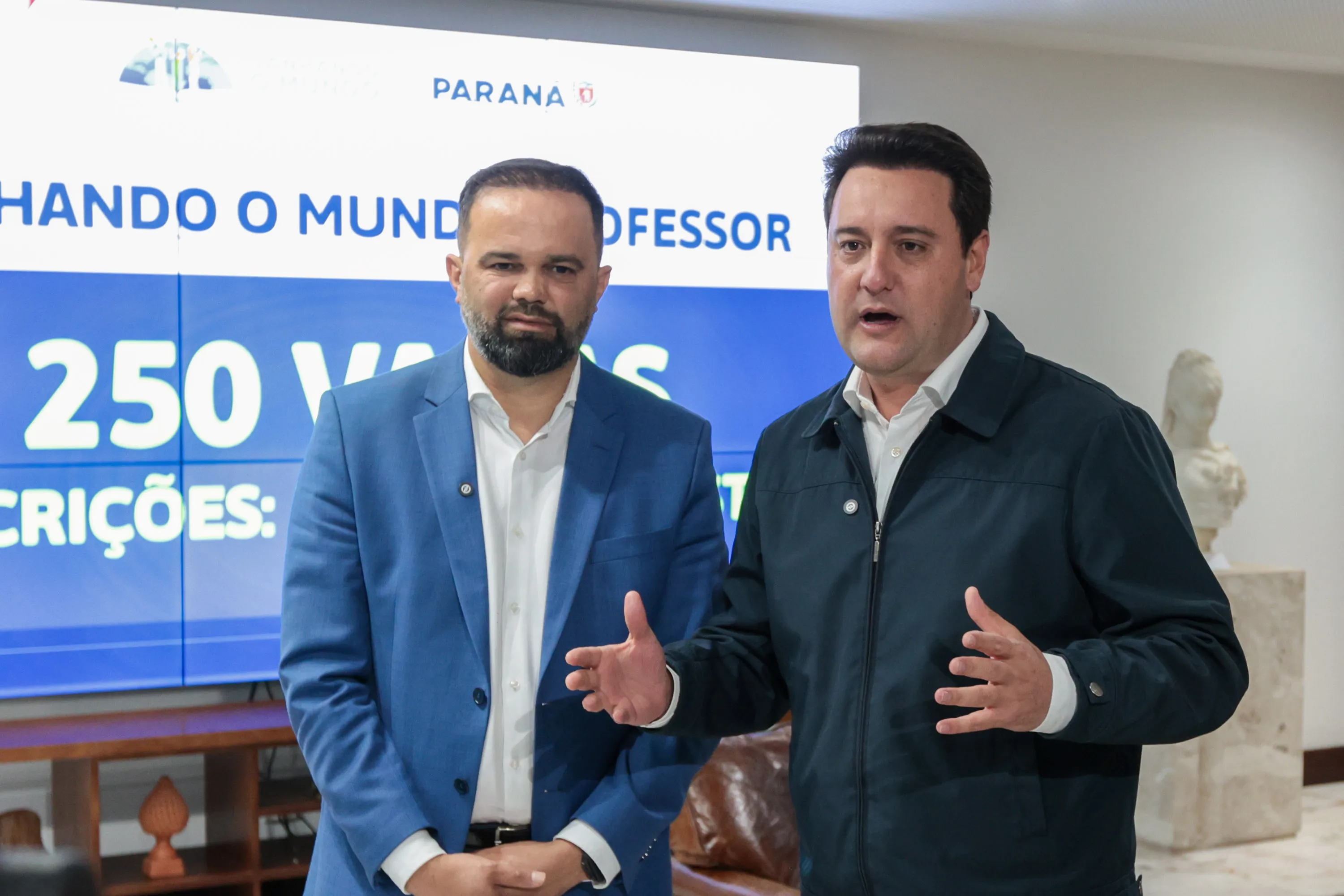 O governador Carlos Massa Ratinho Junior  e o Secretario da Educacao, Roni Miranda anunciam nesta segunda-feira (4) o Lançamento da segunda edicao do Programa Ganhando o Mundo Professor