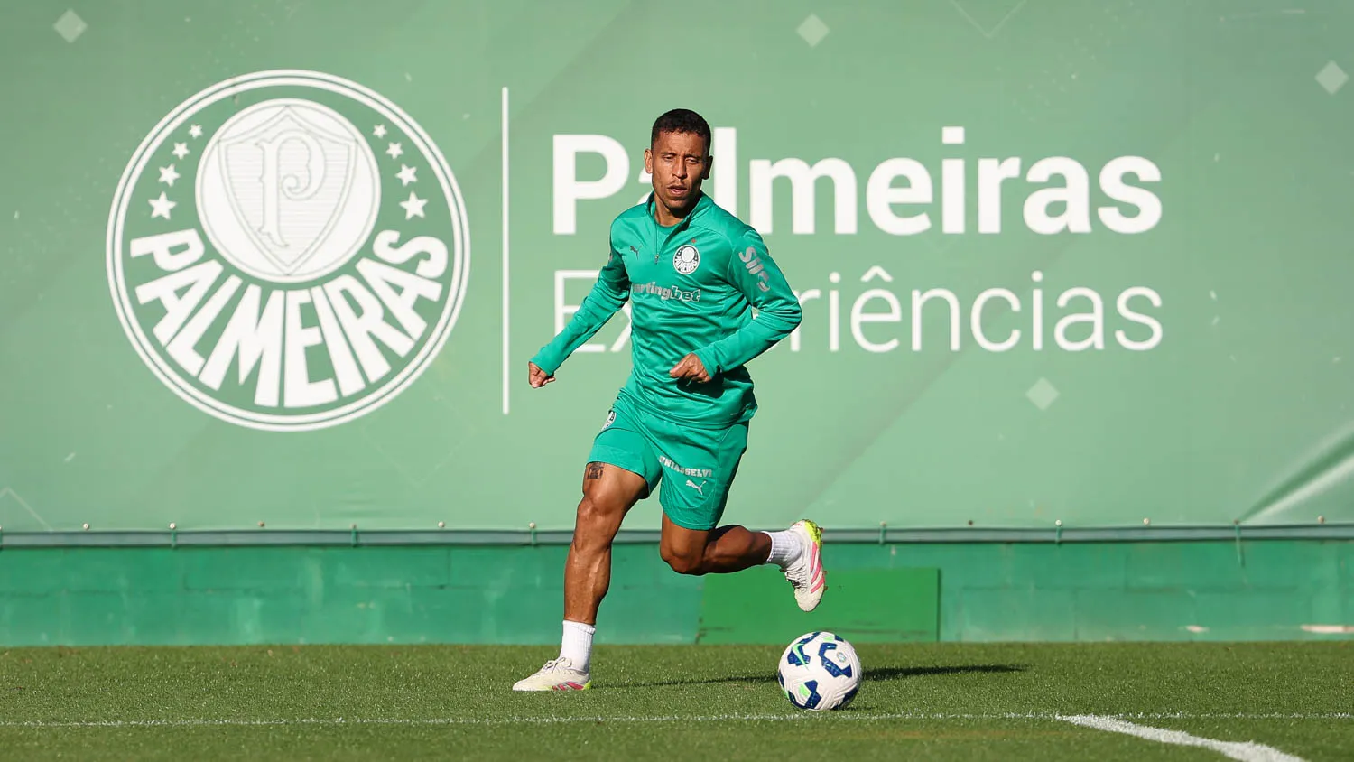 O jogador Marcos Rocha, da SE Palmeiras, durante treinamento, na Academia de Futebol. (Foto: Cesar Greco/Palmeiras/by Canon)