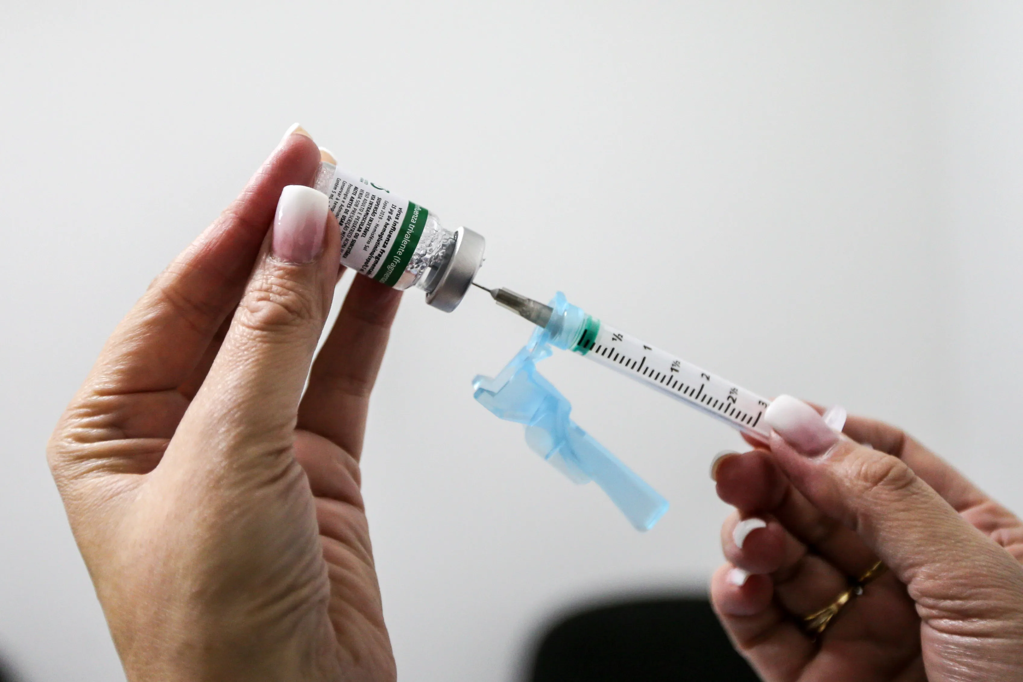 Paraná divulga números da gripe e reforça a prevenção. A vacinação contra a gripe terminou em 31 de maio  para o público-alvo da campanha. O saldo de doses está disponível para toda a população a partir de 03/06. A secretaria estadual segue orientação do Ministério da Saúde de atingir 90% de cobertura vacinal.
   Curitiba, 06/06/2019 -  Foto: Geraldo Bubniak/ANPr