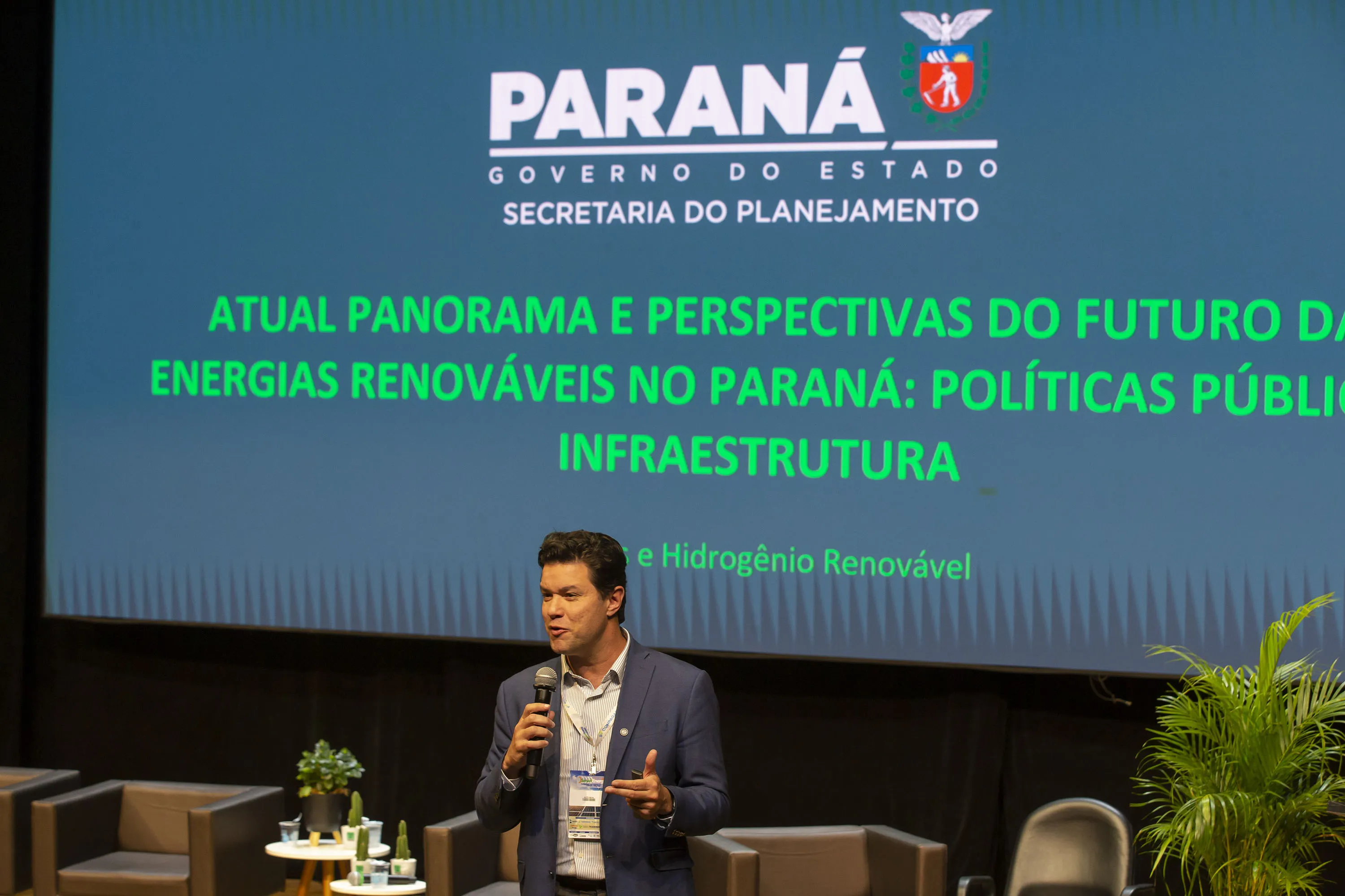 CURITIBA (BRASIL), 25/09/2024; Diretor-Presidente do Tecpar Celso Kloss, participa do evento Smart Energy no auditório do centro de convenções da FIEP, na foto o Secretário Guto Silval. Foto: Hedeson Alves/TECPAR