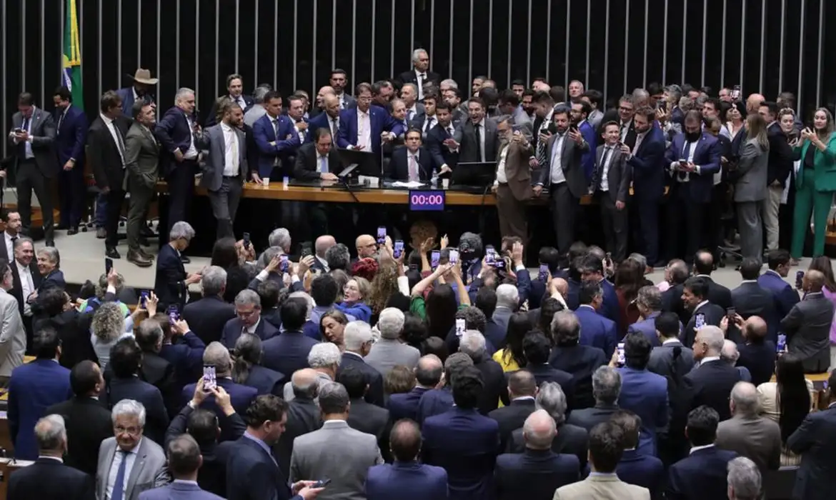 Motta teve dificuldades de assumir sua cadeira na Mesa Diretora