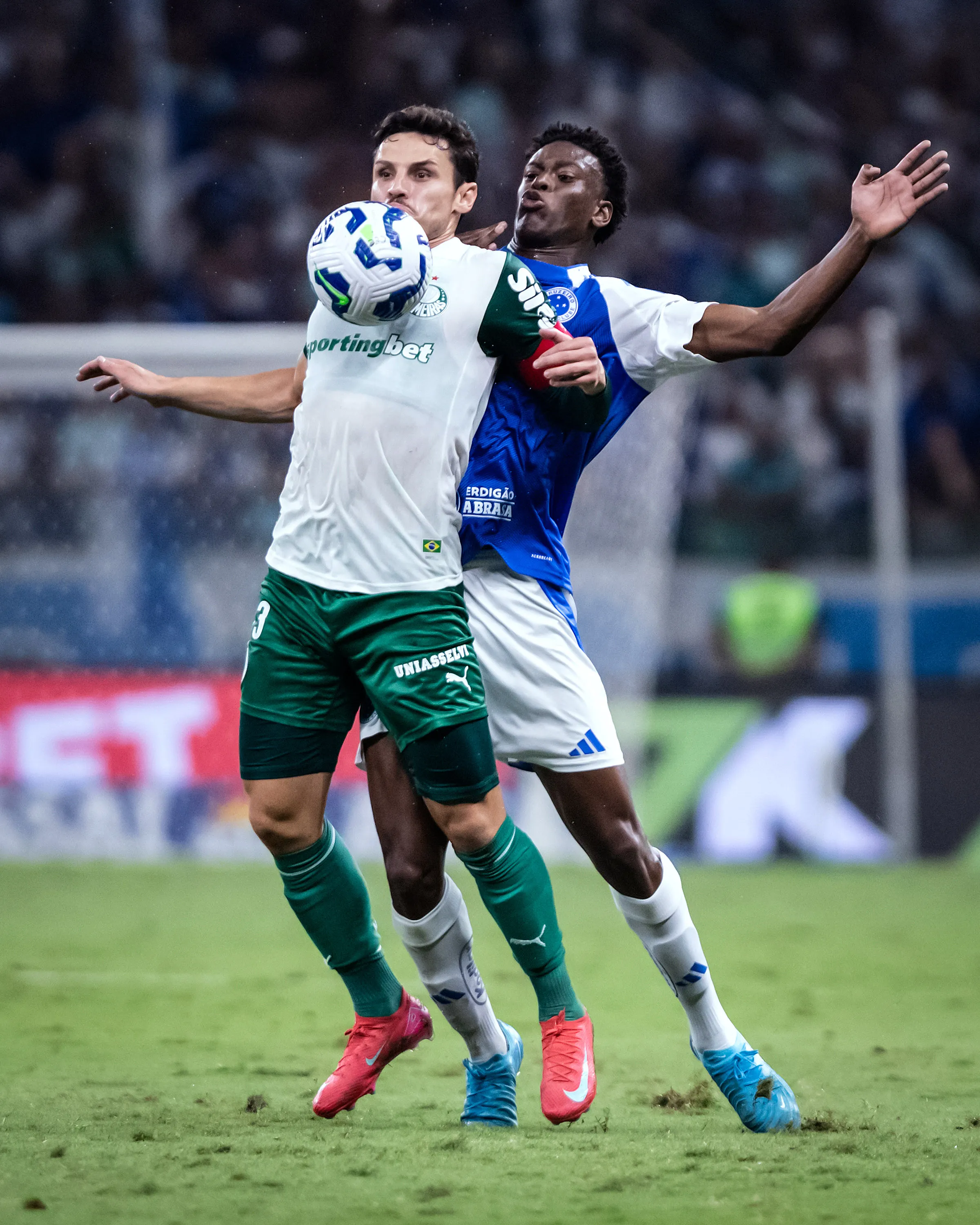 Cruzeiro x Palmeiras, no Mineirão.
Foto: Gustavo Aleixo/Cruzeiro 

IMPORTANTE: Imagem destinada a uso institucional e divulgação, seu uso comercial está vetado incondicionalmente por seu autor e o Cruzeiro Esporte Clube. 

IMPORTANT: image intended for institutional use and distribution. Commercial use is prohibited unconditionally by its author and Cruzeiro Esporte Clube.