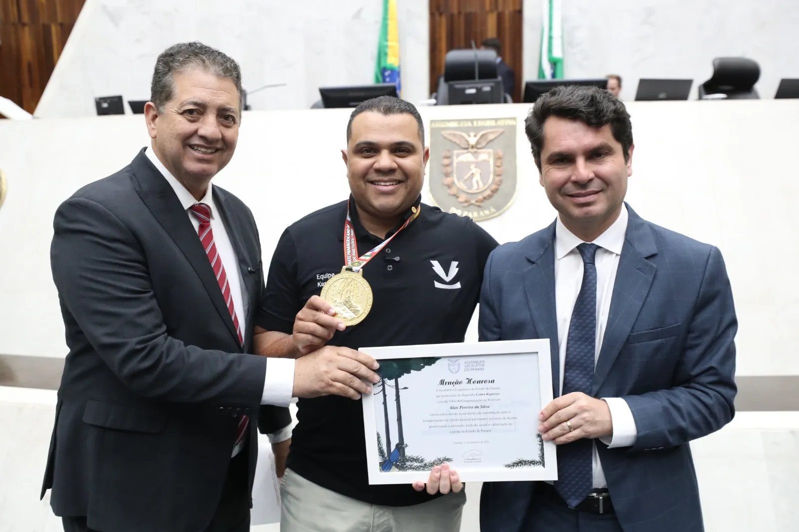 Ele foi homenageado em reconhecimento à sua expressiva contribuição para o fortalecimento da cultura marcial paranaense e ao seu trabalho social voltado à inclusão e à educação por meio do karatê.