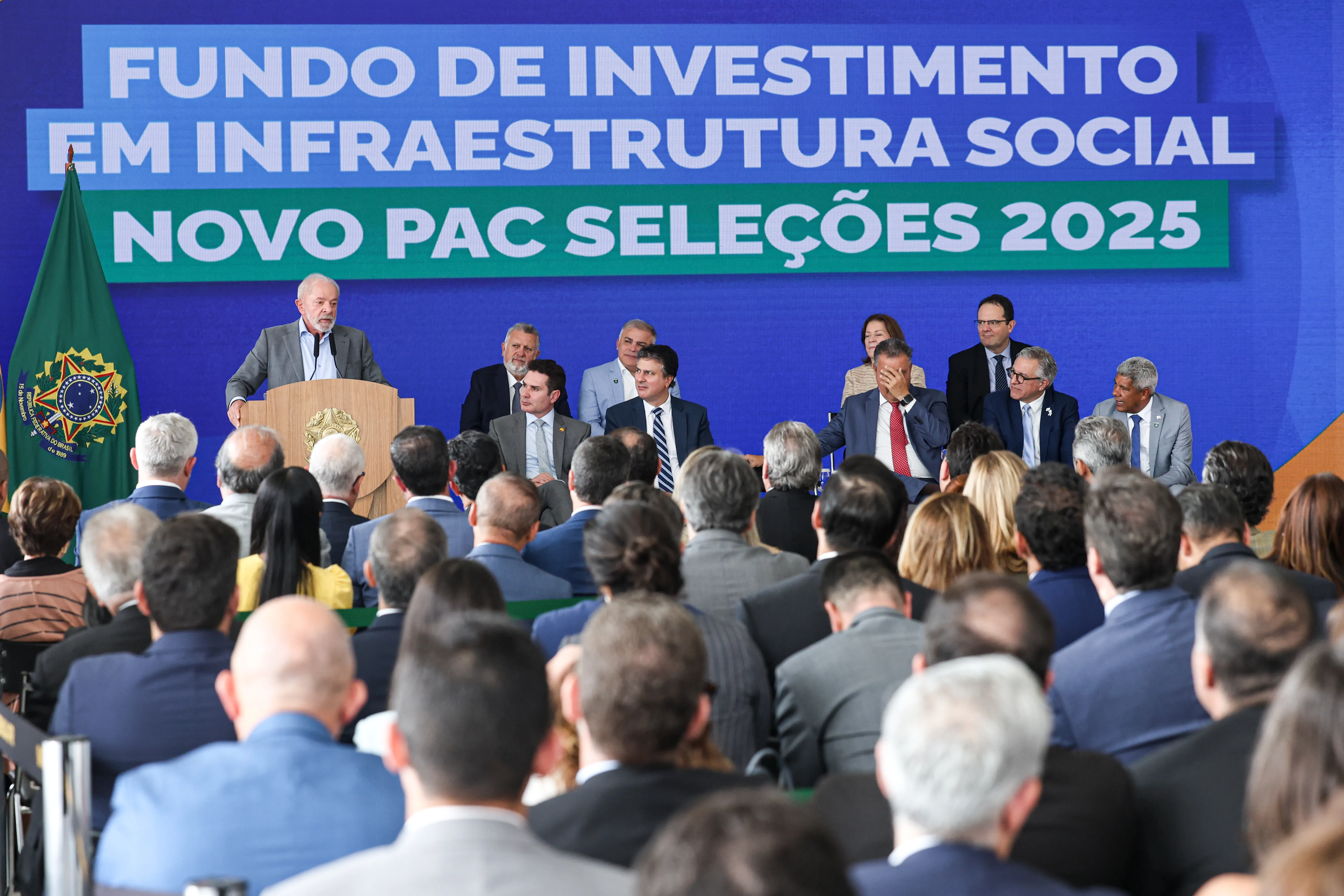 Brasília (DF), 10/12/2025 - O presidente da República, Luiz Inácio Lula da Silva, participa de cerimônia de anúncios dos projetos habilitados do Fundo de Investimento em Infraestrutura Social (FIIS) e dos anúncios de seleção do Novo PAC 2025, nas modalidades de abastecimento de água urbano e rural e de esgotamento sanitário urbano. Foto: Marcelo Camargo/Agência Brasil