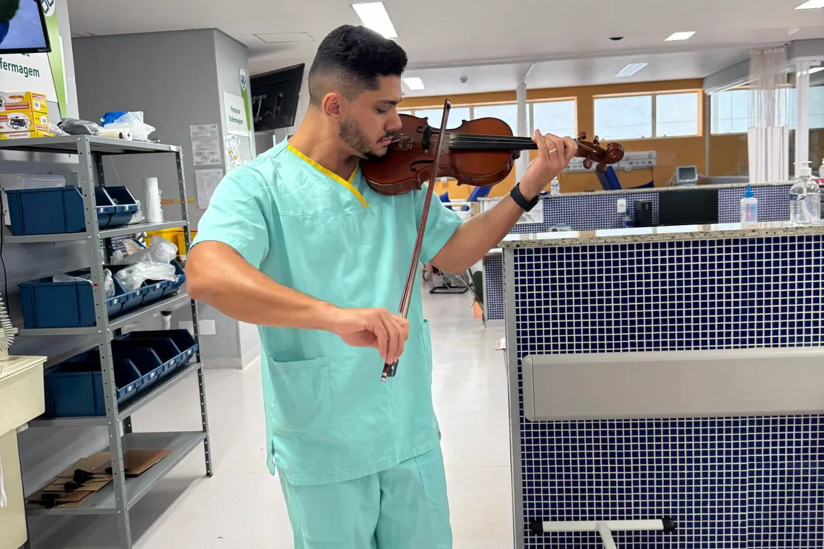 O projeto é desenvolvido pelo médico Joasly Belacusa, que também é violinista