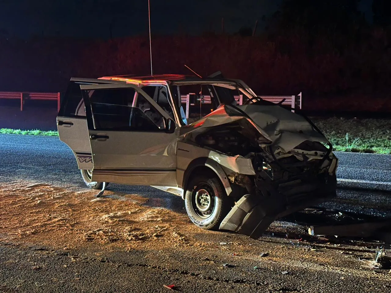 Carro foi destruído no acidente