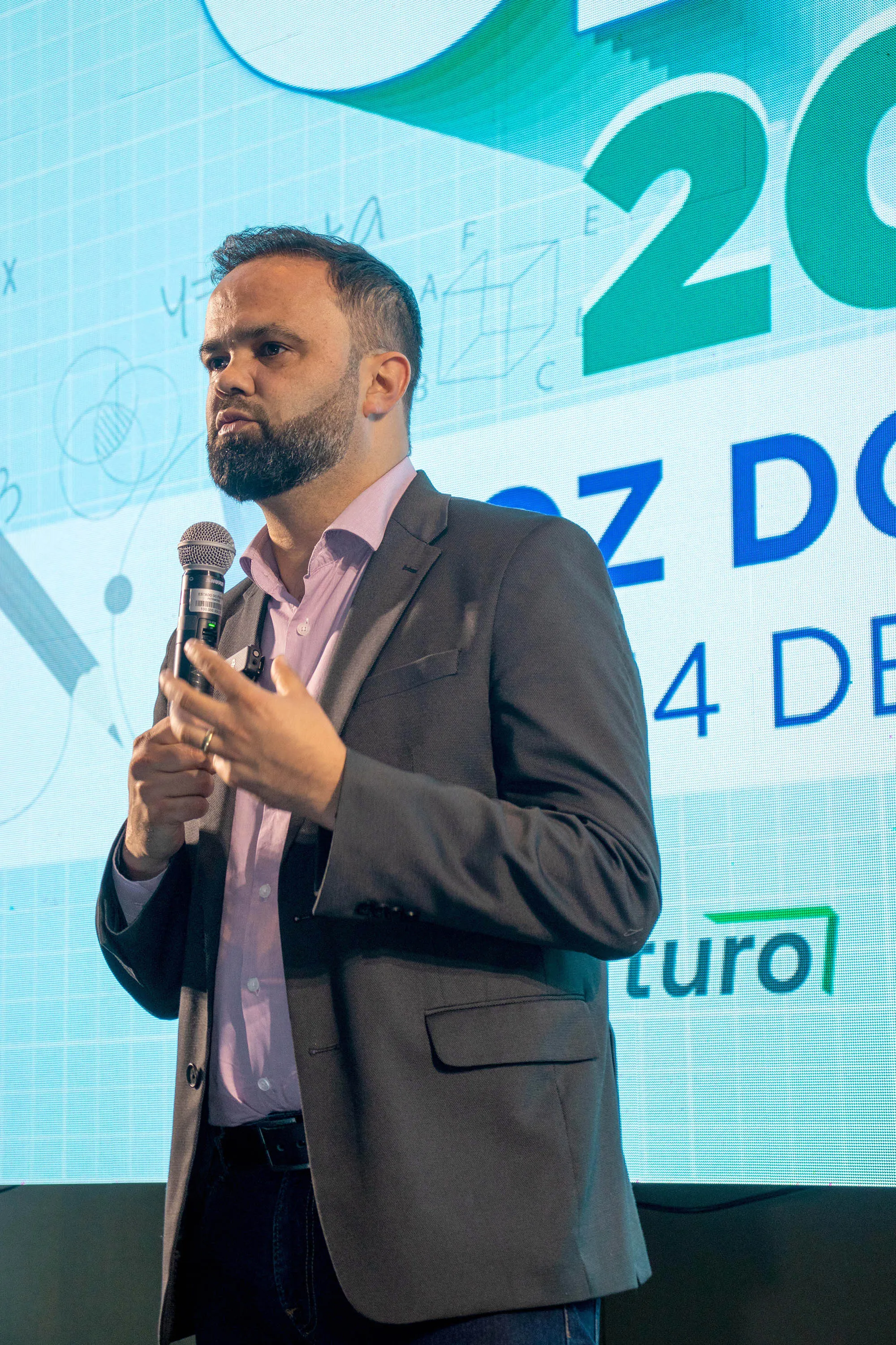 Evento em Foz do Iguaçu premia vencedores das Olimpíadas de Matemática das Escolas Estaduais do Paraná (Omap)