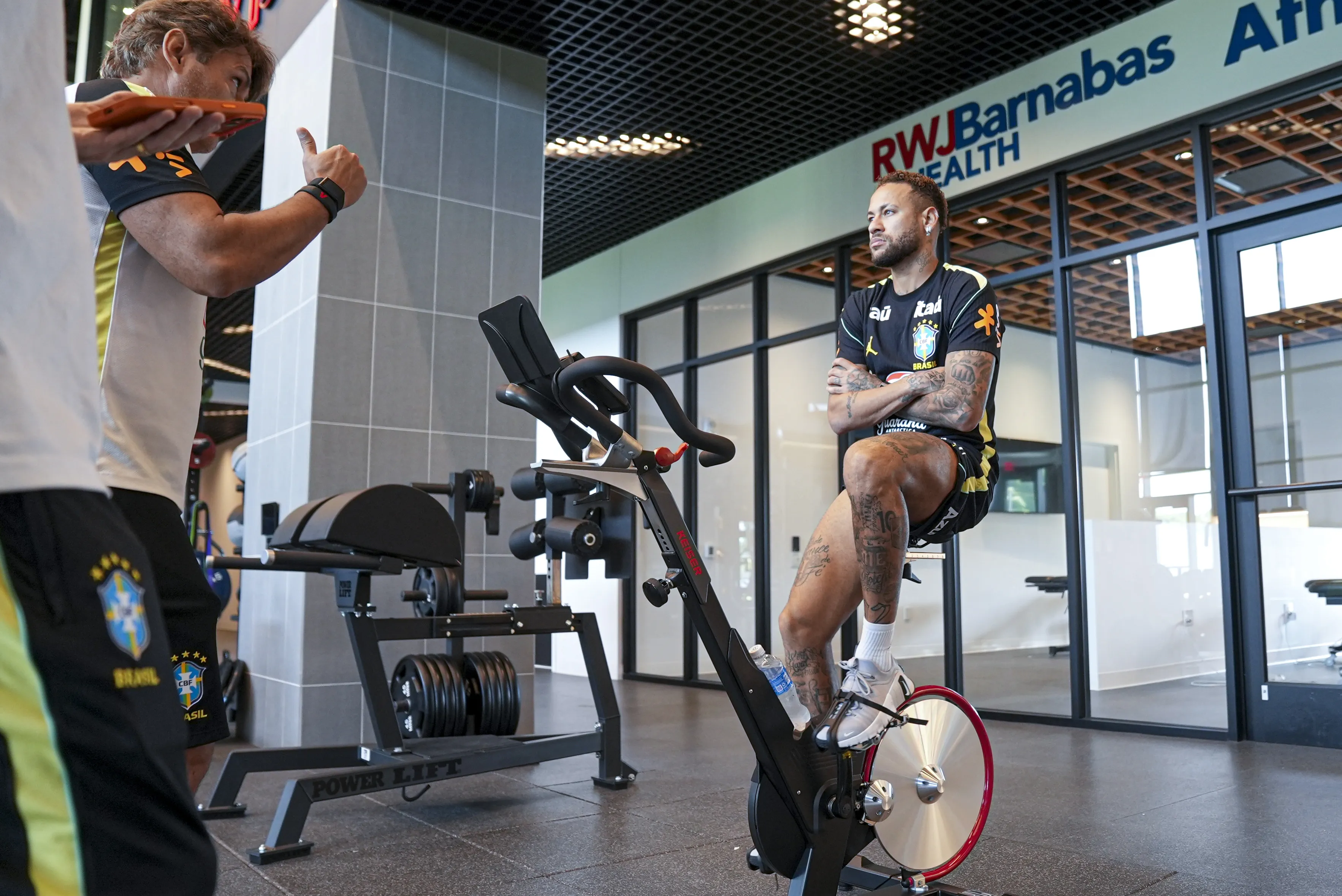 Atacante realiza fisioterapia intensiva nos Estados Unidos após ficar de fora dos últimos amistosos da equipe comandada por Carlo Ancelotti