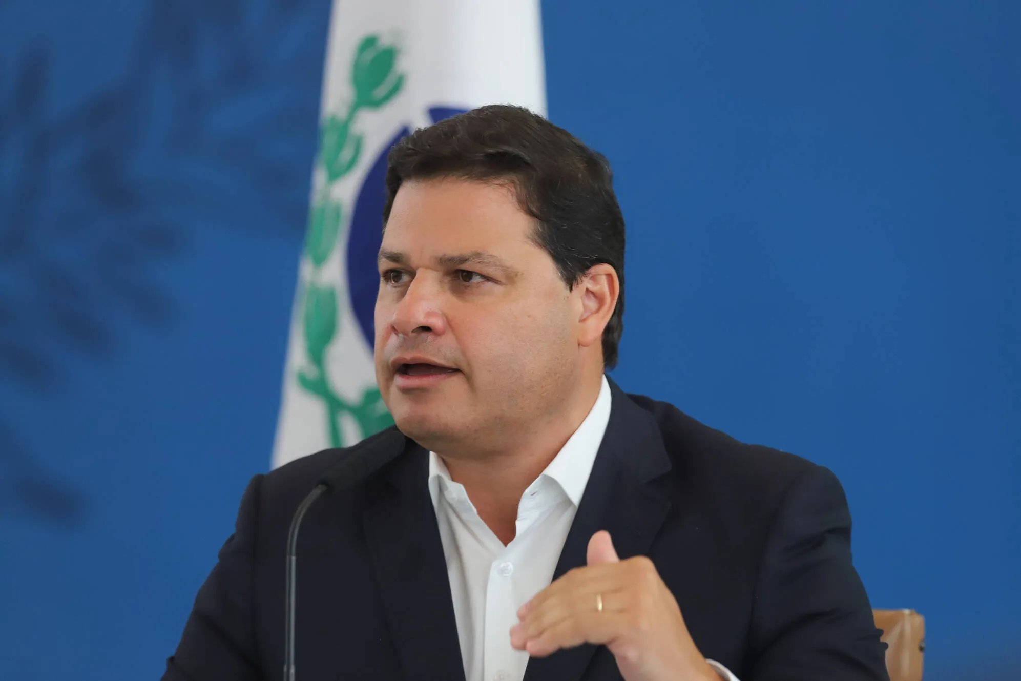 O governador Carlos Massa Ratinho Junior e secretários de Estado apresentam nesta sexta-feira (26), em conjunto com a Polícia Rodoviária Federal, detalhes do plano de operação para o fim da concessão das rodovias paranaenses, que ocorre neste final de semana. Na foto, secretário estadual de Infraestrutura e Logística, Sandro Alex. - 26/11/2021 - Foto: Geraldo Bubniak/AEN