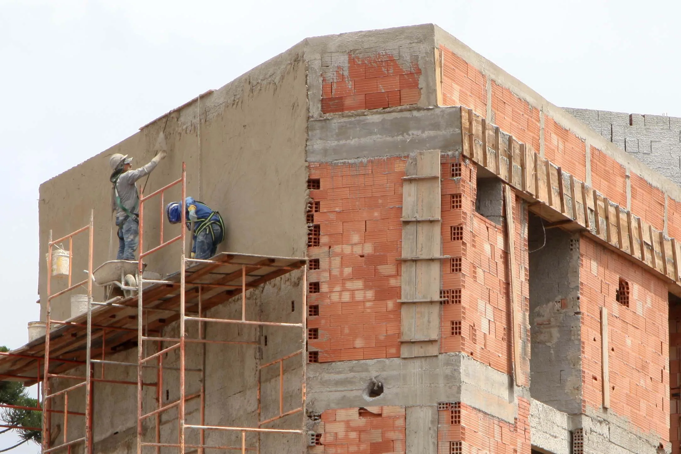 Operários na Construção Civil. FOTO: ARI DIAS/AEN