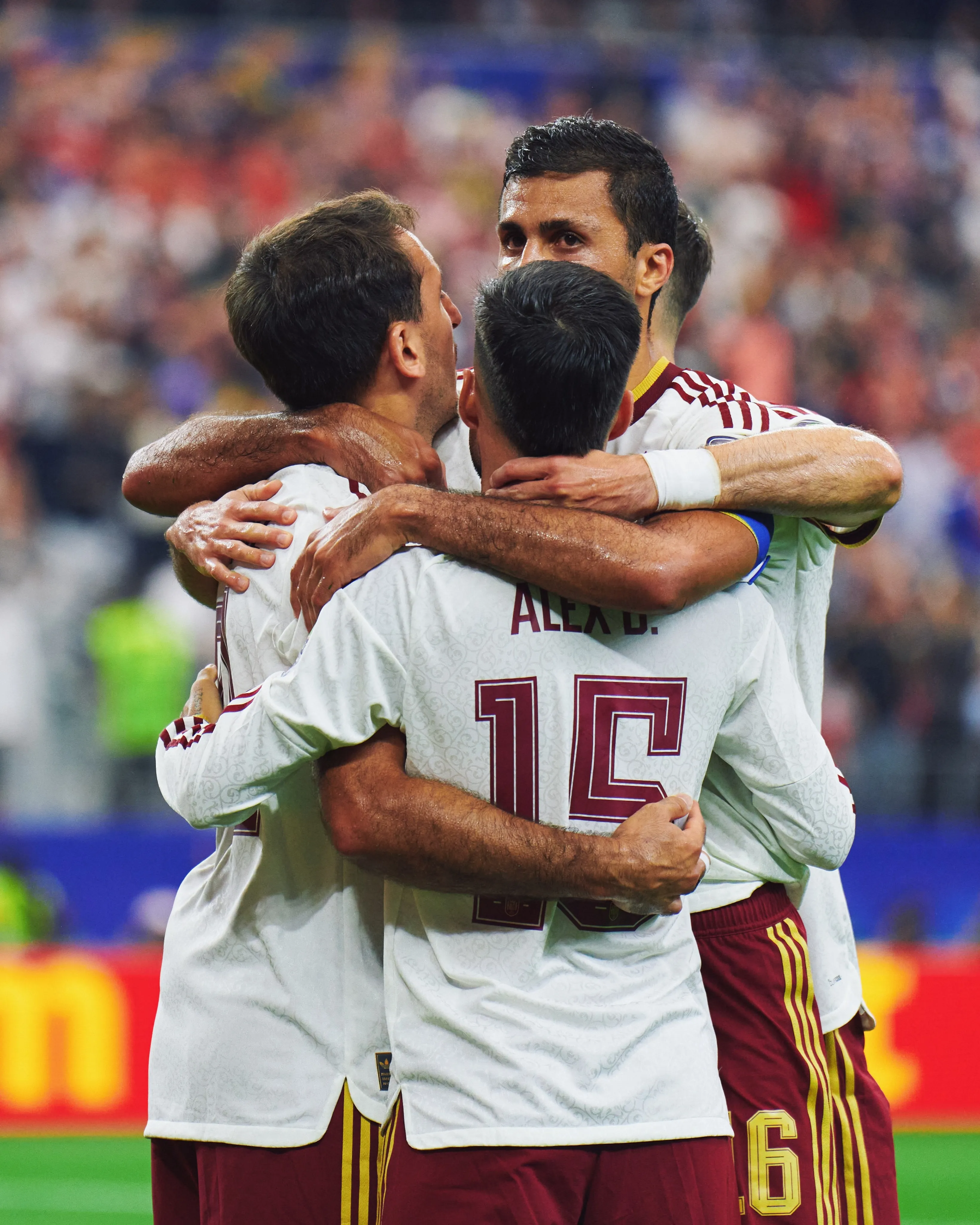 Jogadores da França comemoram gol