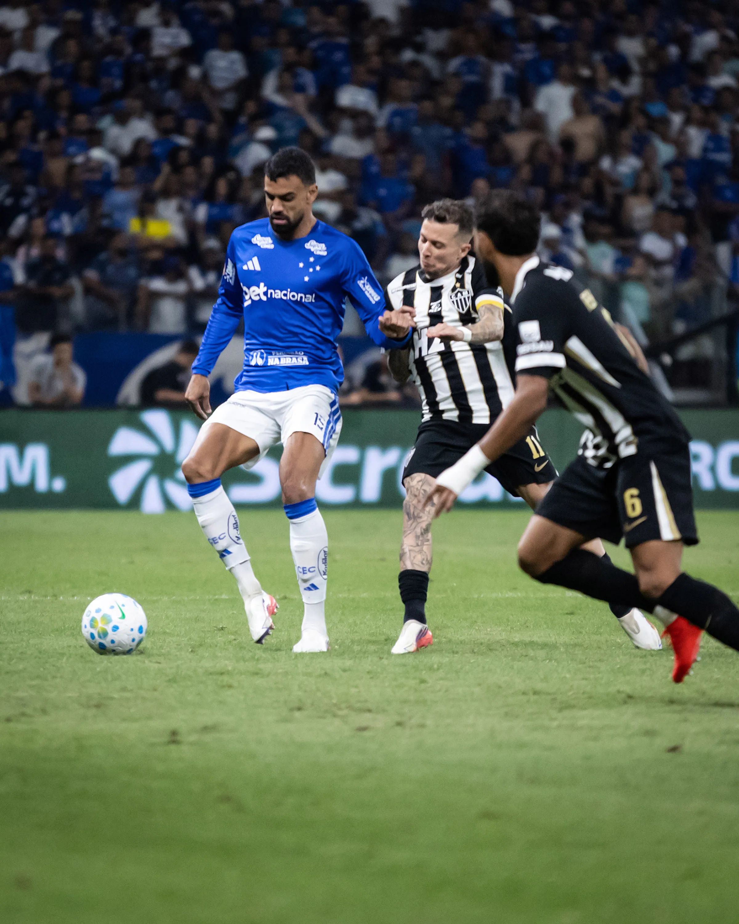 Cruzeiro x Atlético-MG, no Mineirão.

Foto: Gustavo Aleixo/Cruzeiro 

IMPORTANTE: Imagem destinada a uso institucional e divulgação, seu uso comercial está vetado incondicionalmente por seu autor e o Cruzeiro Esporte Clube. 

IMPORTANT: image intended for institutional use and distribution. Commercial use is prohibited unconditionally by its author and Cruzeiro Esporte Clube.