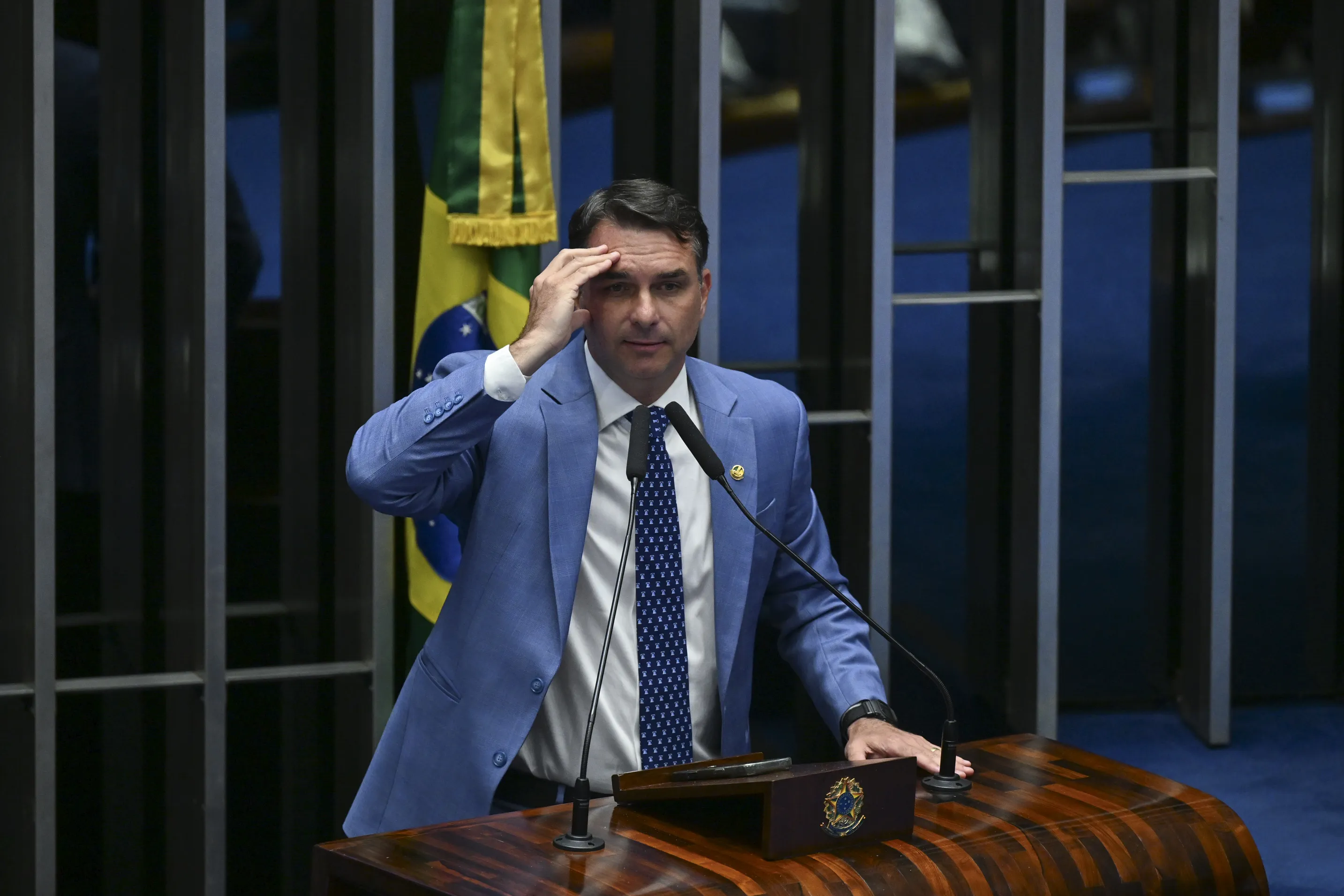 Plenário do Senado Federal durante sessão deliberativa ordinária. Ordem do dia.  

Na pauta, medidas provisórias que já passaram pela Câmara dos Deputados, como a MP 1.360/2026 (do motofrete e mototáxi), MP 1.366/2026 (Programa Move Brasil), MP 1.369/2026 (sobre redução da fila do INSS) e MP 1.375/2026 (adicional de fronteira destinado a servidores). Plenário também discute projetos, dentre eles, o PL 278/2026, que cria o Regime Especial de Tributação para Serviços de Datacenter (Redata). 

Senador Flávio Bolsonaro (PL-RJ) em discurso à tribuna.

Foto: Ton Molina/Agência Senado