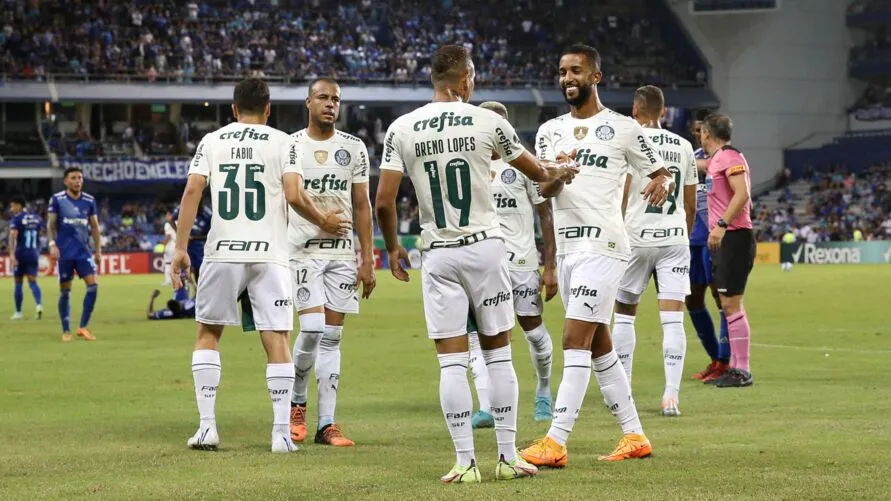 O jogador Breno Lopes, da SE Palmeiras, comemora seu gol contra a equipe do CS Emelec, durante partida válida pela fase de grupos, da Copa Libertadores, no Estádio George Capwell. (Foto: Cesar Greco)
