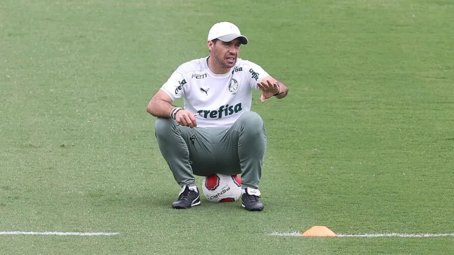 O técnico Abel Ferreira, da SE Palmeiras, durante treinamento, na Academia de Futebol. (Foto: Cesar Greco)