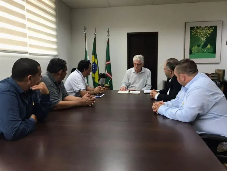 Comitiva com secretário Norberto Ortigara