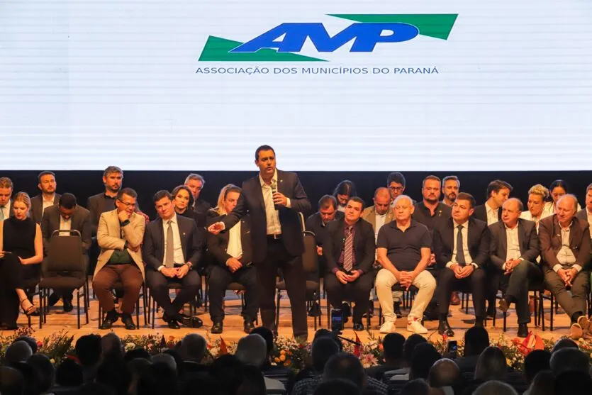 Curitiba, 05 de março de 2023 - O governador Carlos Massa Ratinho Junior participa da posse do novo presidente da Associação dos Munícipio do Paraná (AMP), o prefeito de Santa Cecília do Pavão, Edimar Paparecido Pereira dos Santos.