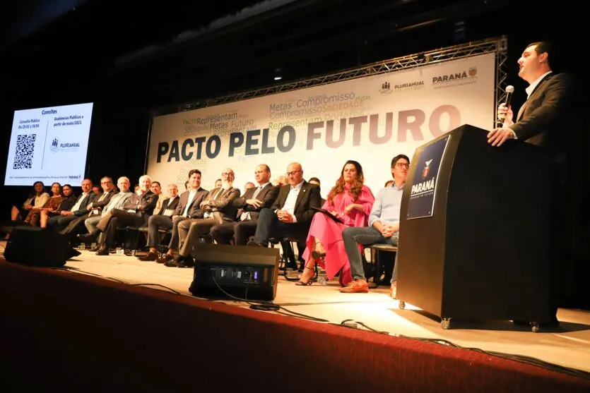 Governador Carlos massa ratinho jr assina o plano plurianual 2024/2027. Foto:Ari Dias/AEN.