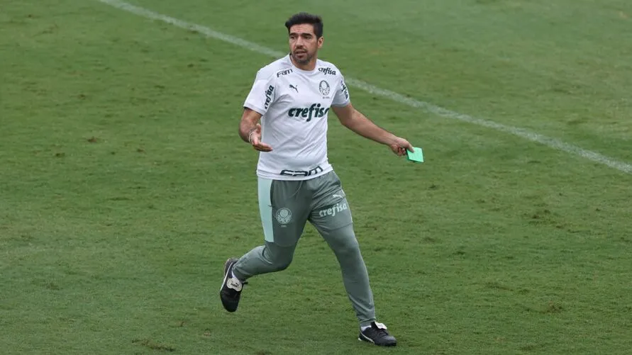O técnico Abel Ferreira, da SE Palmeiras, durante treinamento, na Academia de Futebol. (Foto: Cesar Greco)