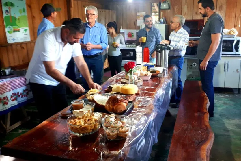 Agricultores familiares de Rio Branco do Ivaí apostam em queijaria para ampiar as vendas no Rancho Zulian -