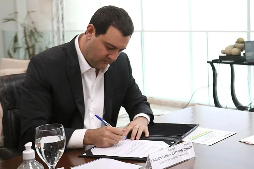 Electrolux anuncia investimento de R$ 700 milhões para a instalação de uma fábrica totalmente sustentável em São José dos Pinhais, na Região Metropolitana de Curitiba. O governador Carlos Massa Ratinho Junior, e o presidente da Electrolux América Latina, Leandro Jasiocha, assinaram o protocolo de intenções que inclui o projeto no programa de incentivos fiscais do Estado.
Foto Gilson Abreu/Aen
