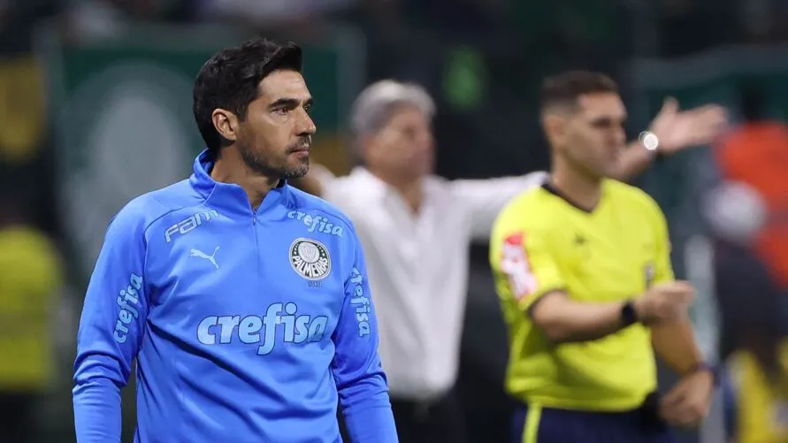 O técnico Abel Ferreira, da SE Palmeiras, em jogo contra a equipe do Grêmio FBPA, durante partida válida pela quinta rodada, do Campeonato Brasileiro, Série A, na arena Allianz Parque. (Foto: Cesar Greco/Palmeiras/by Canon)