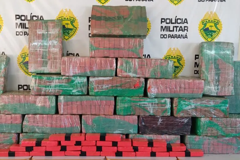Polícia Militar apreende 450 quilos de maconha na PR-082