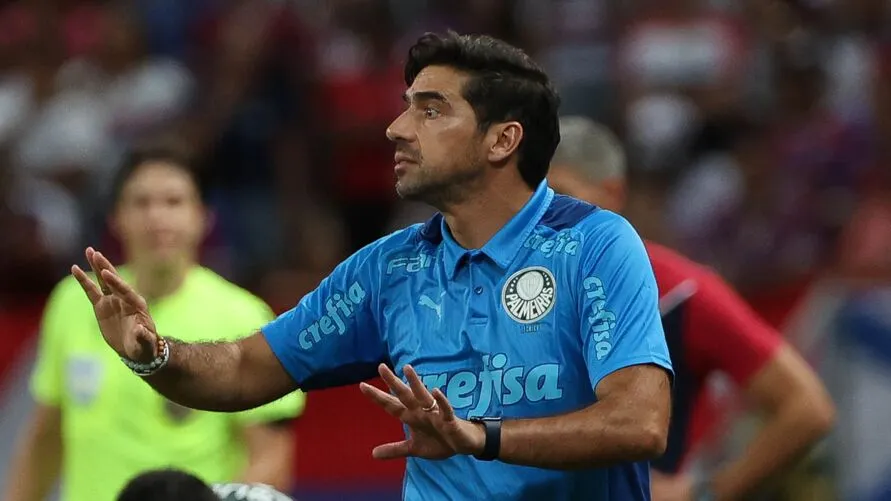 O técnico Abel Ferreira, da SE Palmeiras, em jogo contra a equipe do Fortaleza EC, durante partida válida pelas oitavas de final, volta, da Copa da Copa do Brasil, na Arena Castelão. (Foto: Cesar Greco/Palmeiras/by Canon)