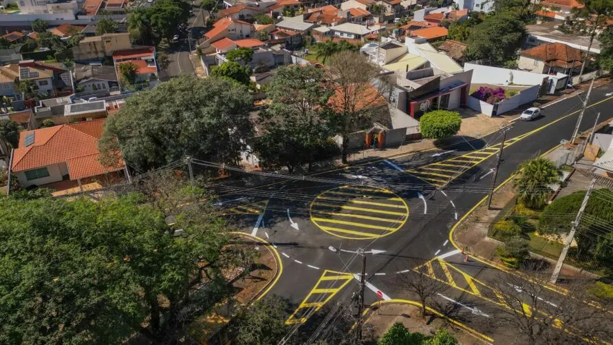 Rotatória no Bairro 28 foi reconfigurada