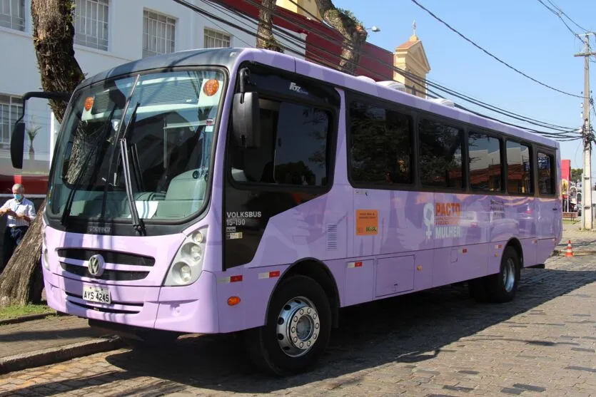 Em março, Ônibus Lilás da Secretaria de Justiça, Família e Trabalho vai levar para 6 municípios atendimento e orientação às mulheres - cURITIBA, 03/03/2022