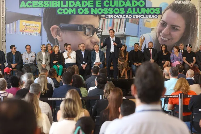 Governador Carlos Massa Ratinho Junior assina projeto Acessibilidade e cuiidado com os nossos alunos.
Foto: Gilson Abreu/AEN