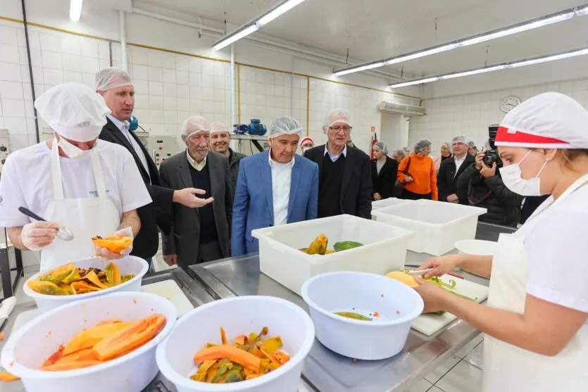 Governador em exercício Darci Piana e o Ministro do Desenvolvimento e Assistência Social, Família e Combate à Fome do Brasil Wellington Dias visitam o CEASA/PR para conhecer o projeto Banco de Alimentos Comida Boa.