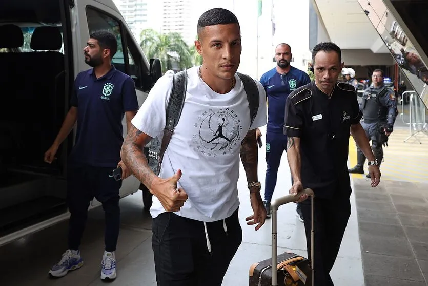 Guilherme Arana. Chegada de atletas Seleção Brasileira em Cuiabá.
Eliminatórias 2026.