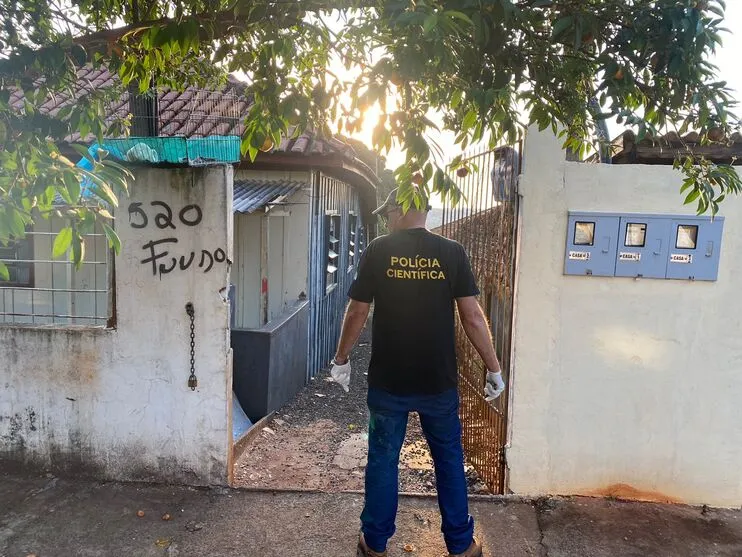 Vítimas esfaqueadas estavam dentro de casa