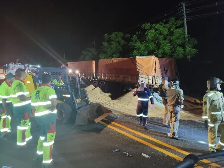Carreta estava estragada na pista