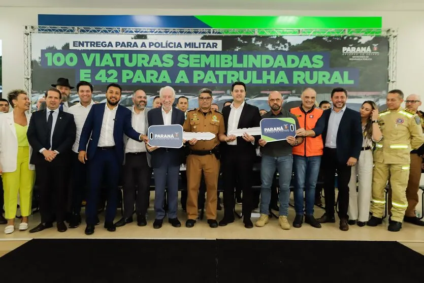 Curitiba, 12 de dezembro de 2023 - O governador Carlos Massa Ratinho Jr., entregou à Polícia Militar 100 viaturas semiblindadas e 42 para a patrulha rural.