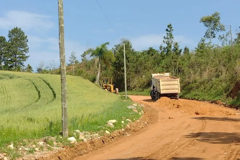 PR-511 - Conservação de estrada rural atende distrito em Contenda