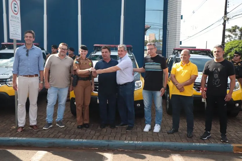Sérgio Onofre e Paulo Bazana na entrega das viaturas
