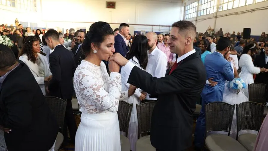 82 casais oficializaram união neste sábado