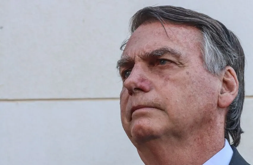 Brasília (DF), 18/10/2023, O ex-presidente Jair Bolsonaro, fala com jornalistas, na sede da Polícia Federal em Brasília. Foto: Valter Campanato/Agência Brasil