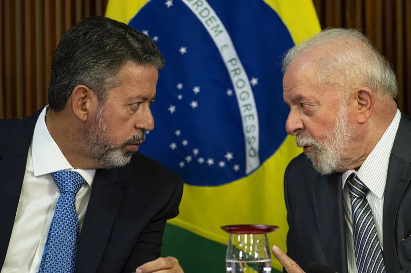 Brasília (DF), 23/11/2023 - O presidente da Câmara dos Deputados, Arthur Lira, e o presidente Luiz Inácio Lula da Silva durante instalação da Comissão Nacional para a Coordenação da Presidência do G20, no Palácio do Planalto. Foto: Marcelo Camargo/Agência Brasil