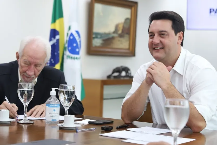 O governador Carlos Massa Ratinho Junior  e o vice Darci Piana participaram nesta quinta-feira (17) de uma reuniao com com governadores  do Consórcio de Integração Sul e Sudeste  COSUD  -  17/08/2023 - Foto: Geraldo Bubniak/AEN