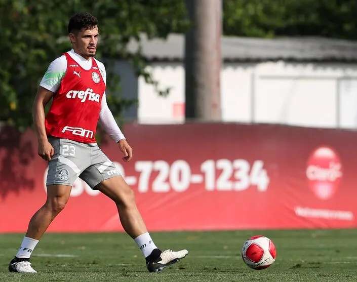 O jogador Raphael Veiga, da SE Palmeiras, durante treinamento, na Academia de Futebol. (Foto: Cesar Greco/Palmeiras/by Canon)
