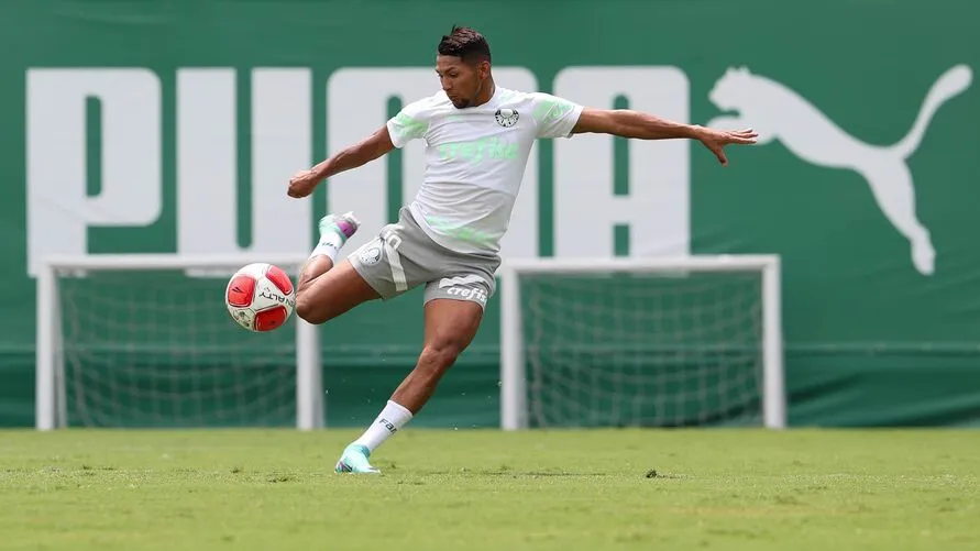 O jogador Rony, da SE Palmeiras, durante treinamento, na Academia de Futebol. (Foto: Cesar Greco/Palmeiras/by Canon)