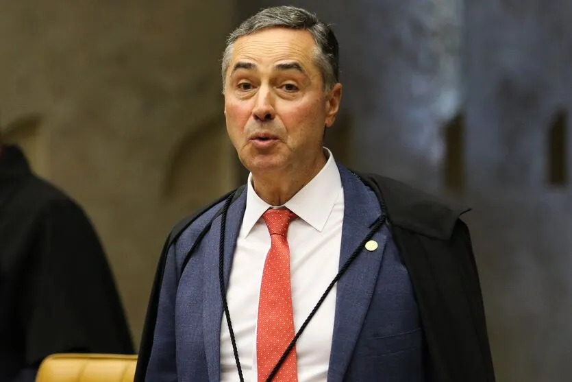 O ministro Luis Roberto Barroso, durante sessão do STF que retoma julgamento sobre o compartilhamento de dados bancários e fiscais.