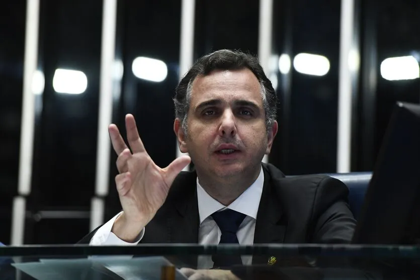 Plenário do Senado Federal durante sessão deliberativa ordinária. 

Na pauta, a proposta de emenda à Constituição 42/2023 (PEC 42/2023) que aumenta 25 anos no tempo de serviço exigido para que militares federais possam concorrer em eleições sem perder a remuneração. 

Presidente do Senado Federal, senador Rodrigo Pacheco (PSD-MG) conduz sessão.

Foto: Roque de Sá/Agência Senado