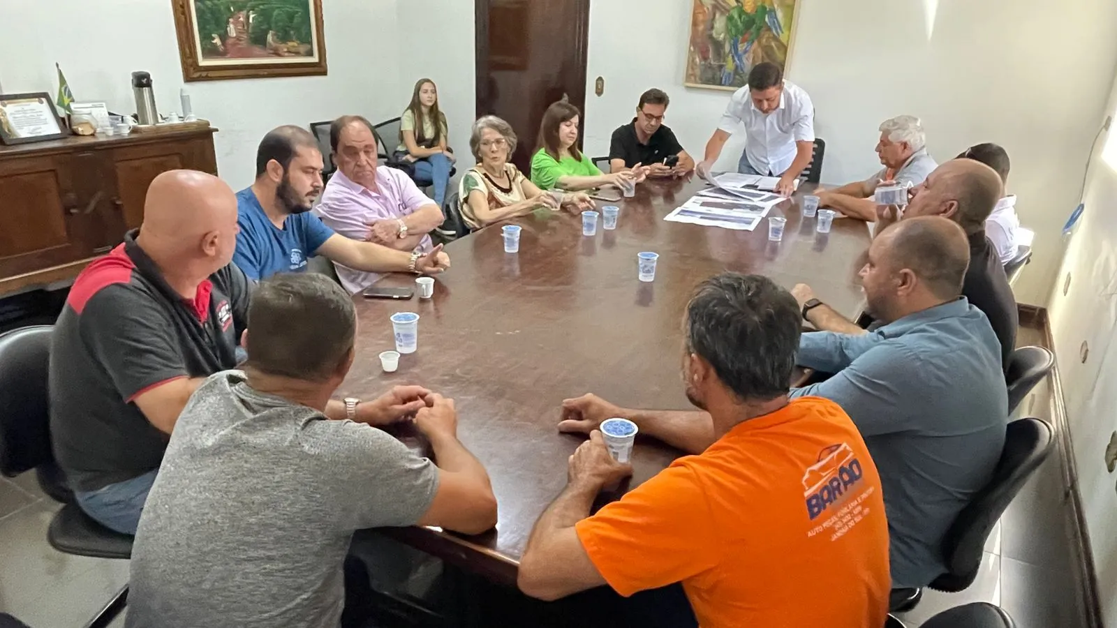 Prefeito Lauro Junior assina contrato