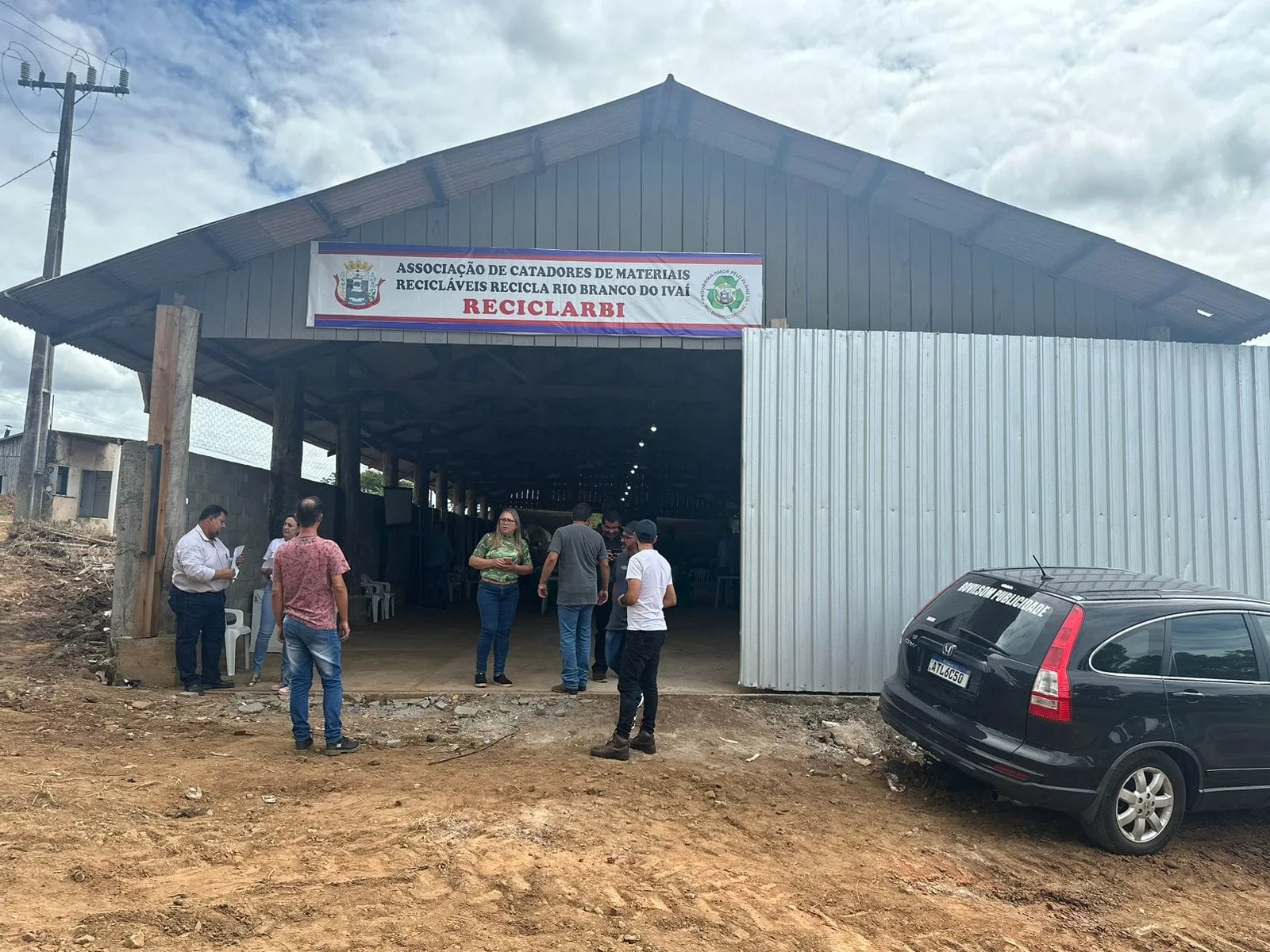 Barracão inaugurado nesta segunda-feira
